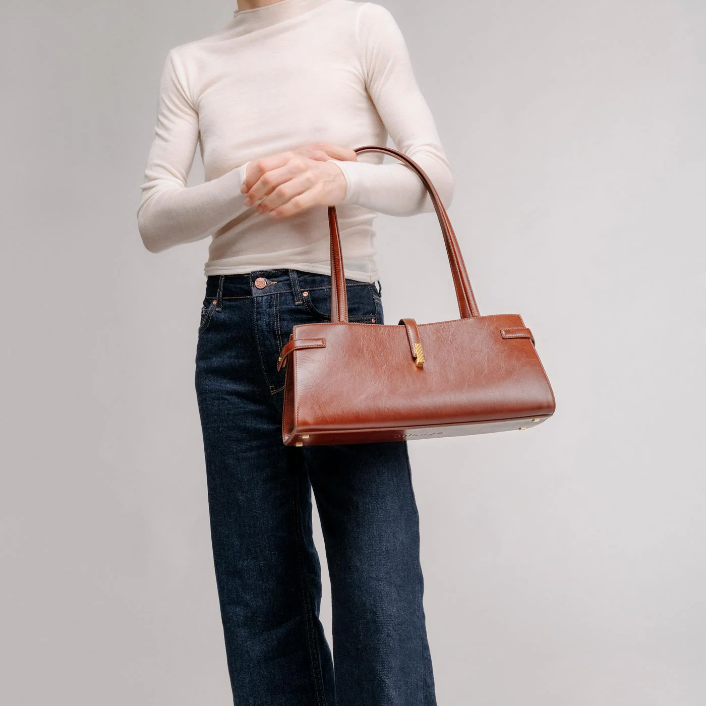 Isla Wide Tote - Grained Cream - Image 4