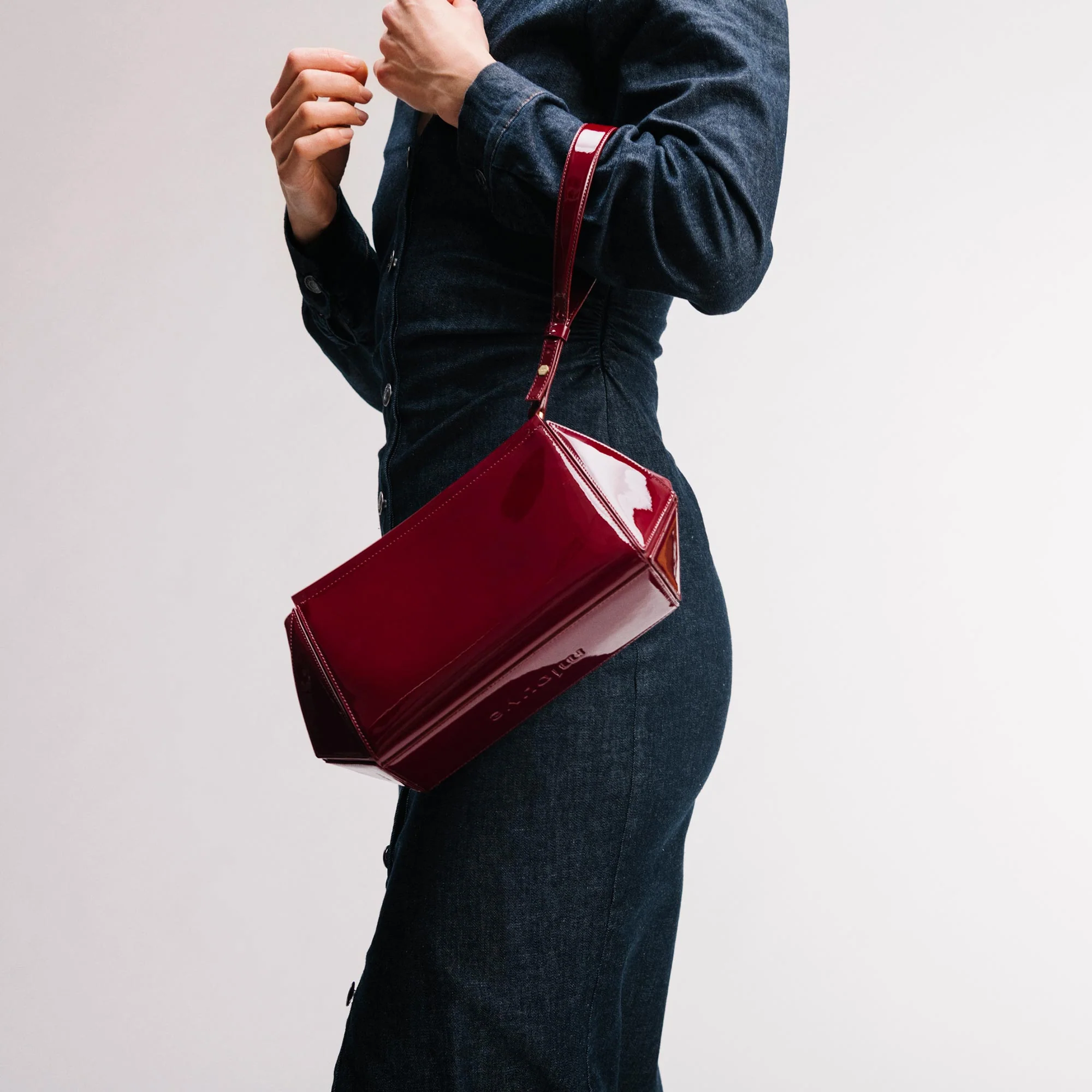 Medium Triangle Pouch - Patent Bordeaux - Image 2